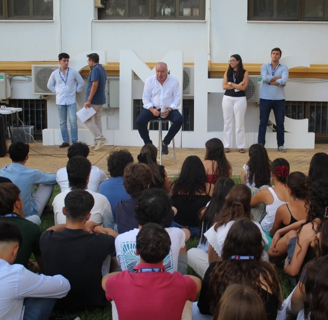 RECEPCIÓN DE NUEVOS COLEGIALES CURSO 2025-2026
